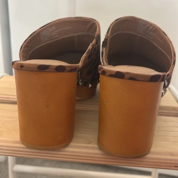 Wide Width Leopard Clog - Picture 4 of 6